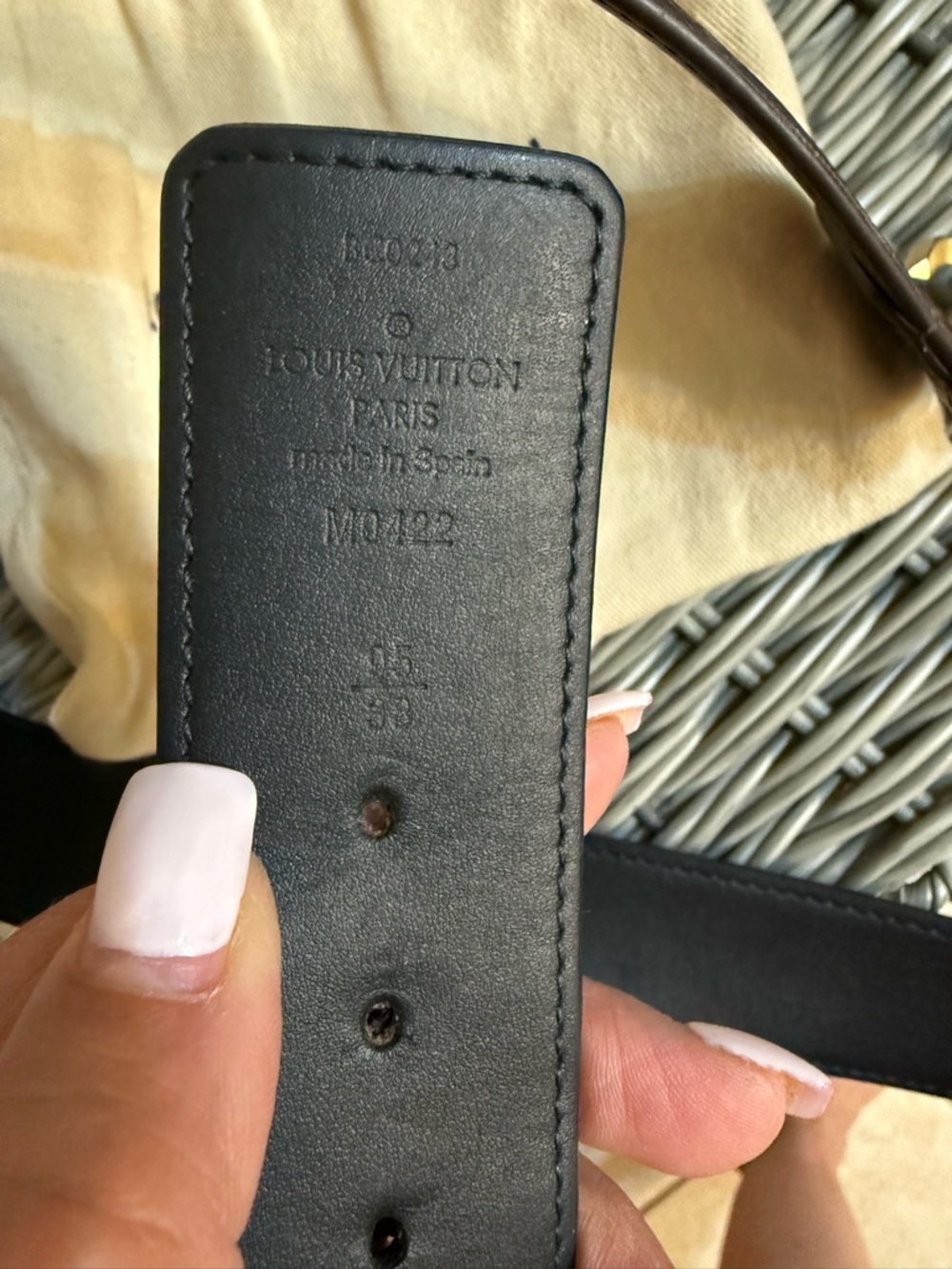 Louis Vuitton reversible  Black Monogram Leather Belt with Gold Buckle Accents - Picture 4 of 6